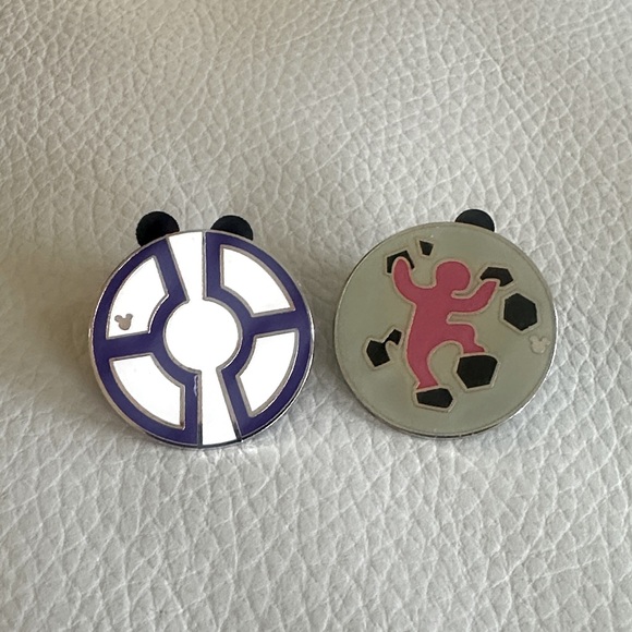 Official Disney Trading Pins dancer and ball with hidden Mickey accents - Picture 1 of 2